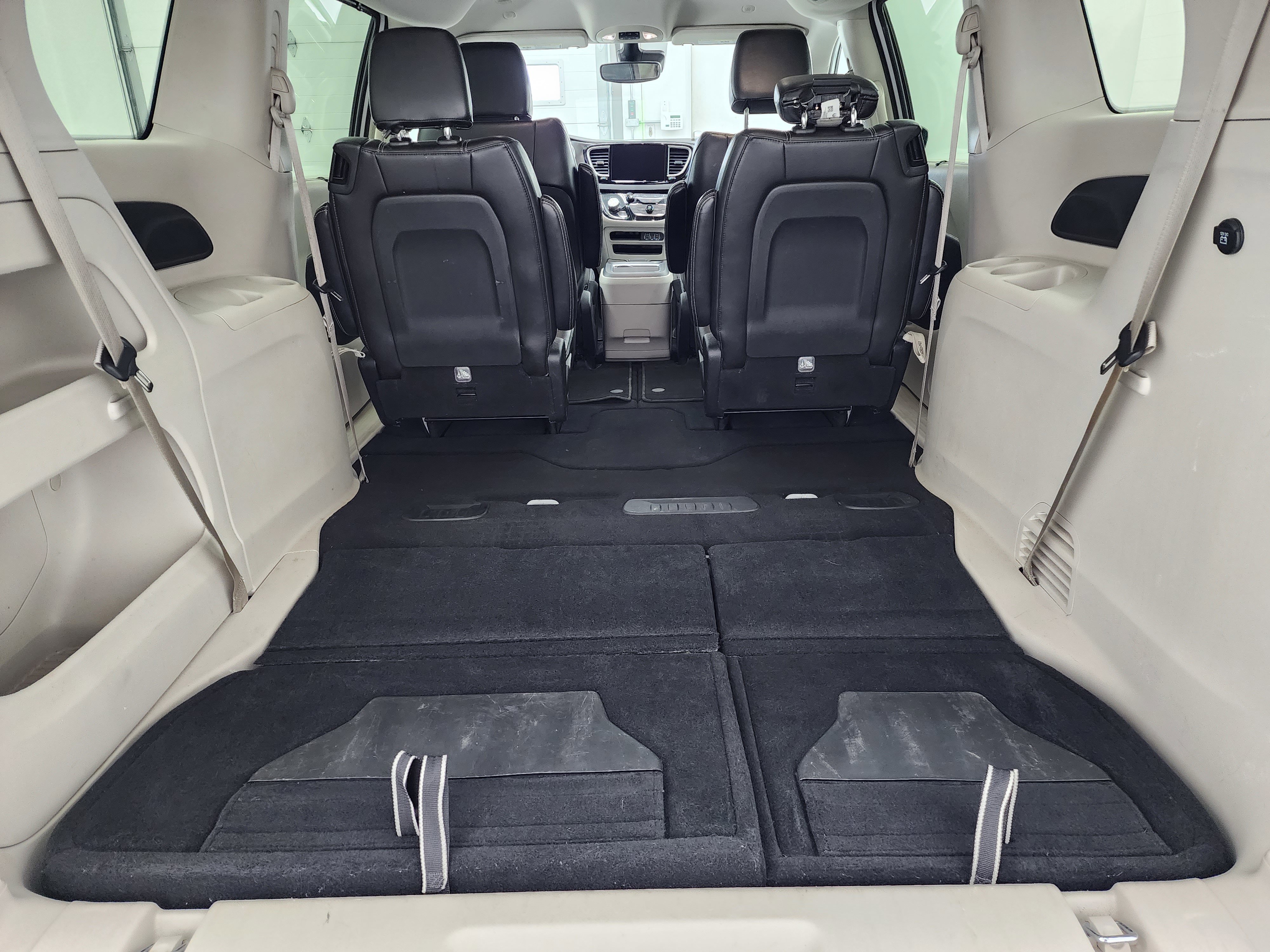 Used 2024 Chrysler Pacifica Touring-L FWD image 28