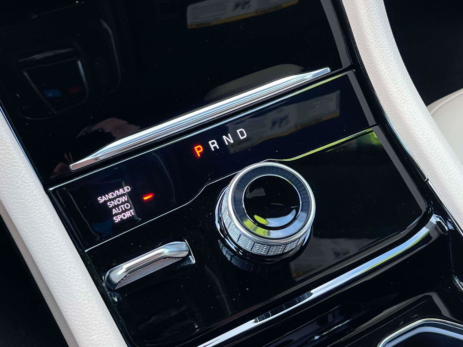Used 2023 Jeep Grand Cherokee Limited w/ MOPAR Finishing Package AWD/4WD image 10