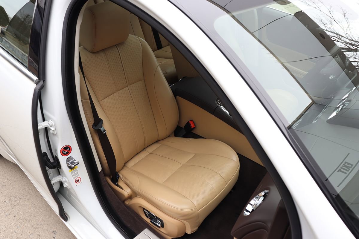 Used 2014 Jaguar XJ image 26