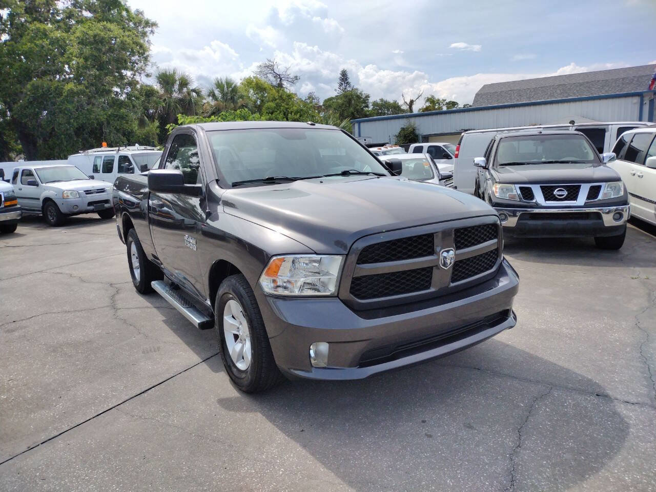 Used 2017 RAM 1500 Express image 2
