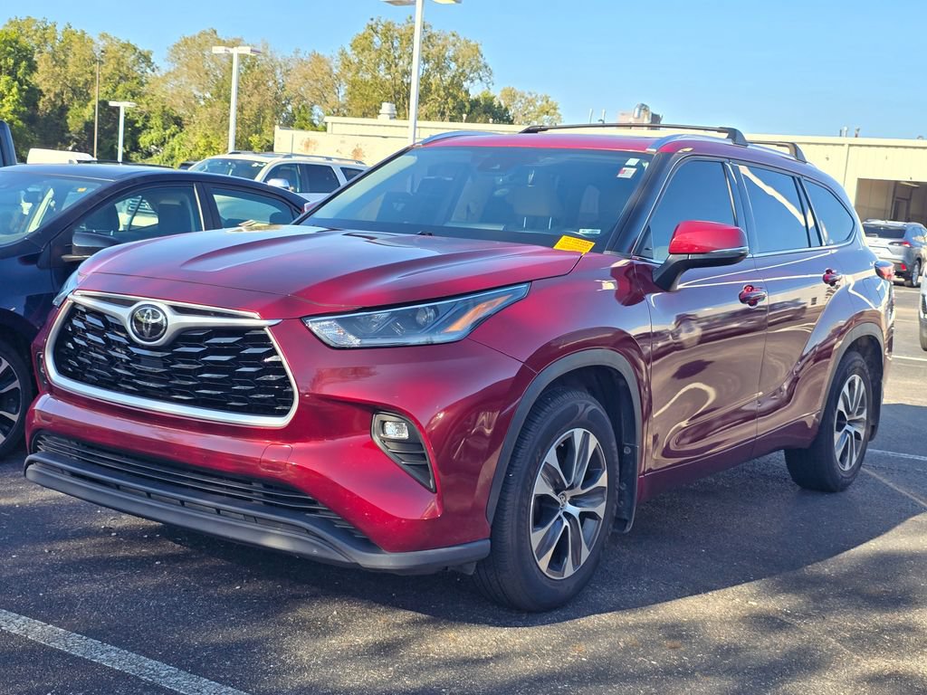 Used 2021 Toyota Highlander XLE FWD image 4