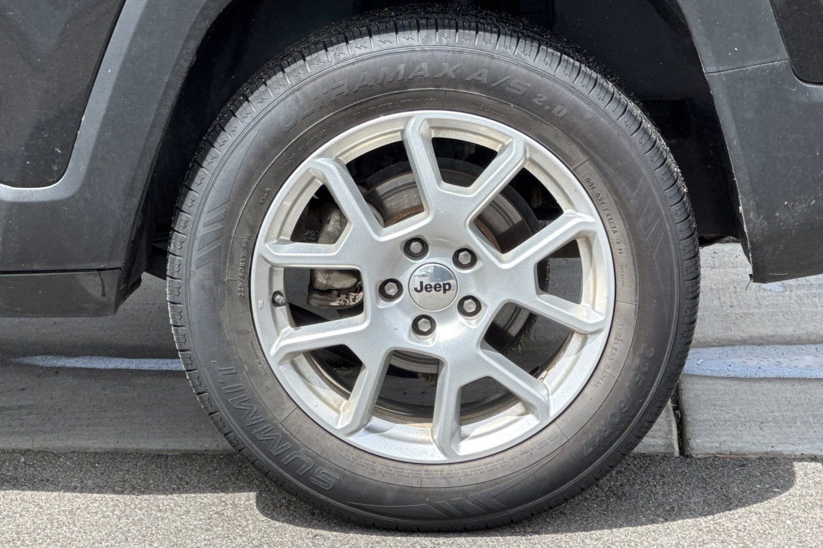 Used 2023 Jeep Renegade Latitude AWD/4WD image 32