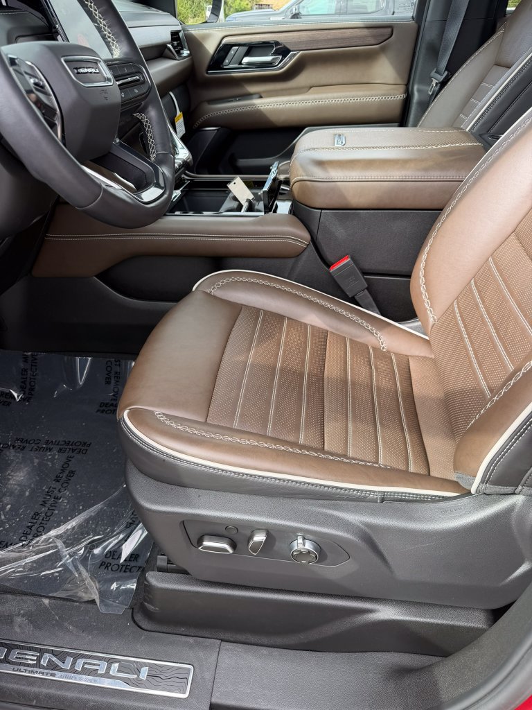 Used 2026 GMC Yukon XL Denali Ultimate w/ LPO, Floor Liner Package AWD/4WD image 8