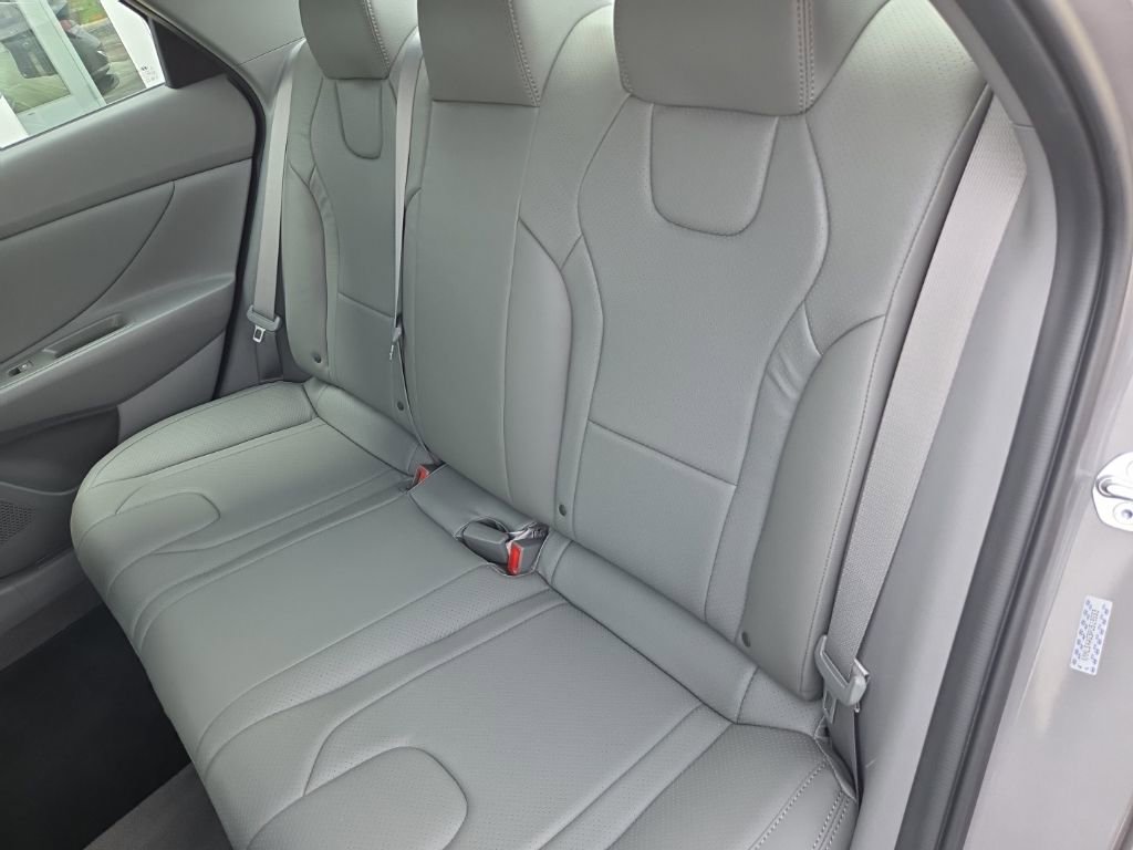 Used 2023 Hyundai Elantra SEL w/ Convenience Package image 26