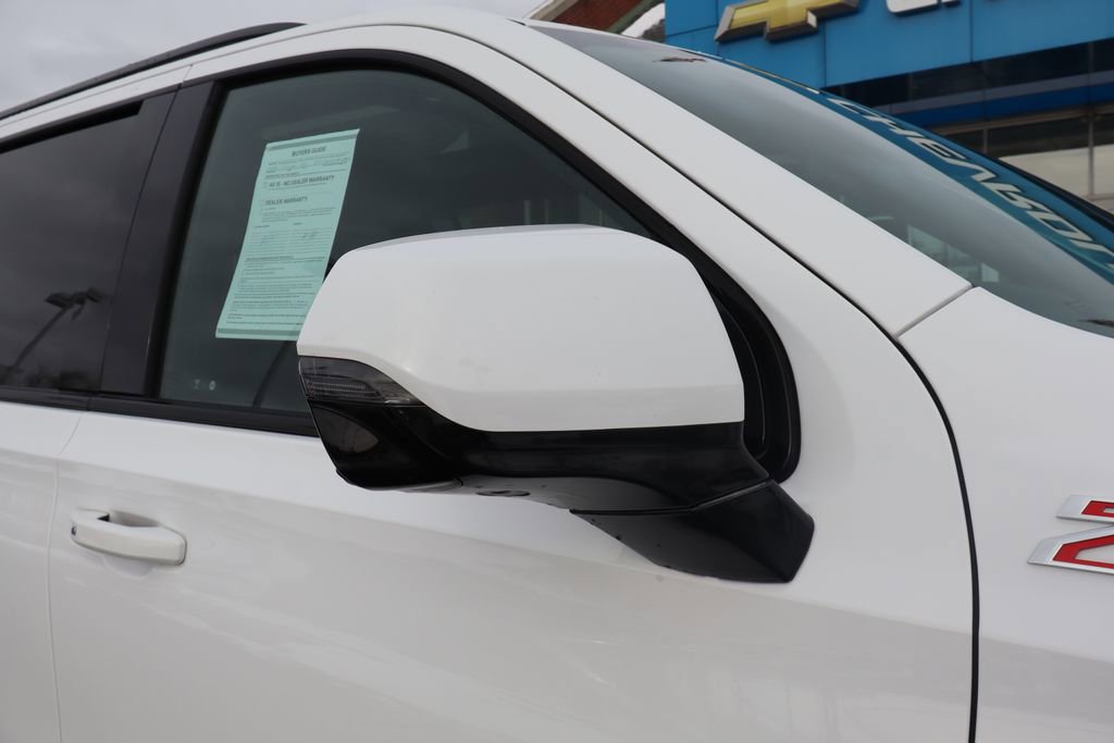 Used 2023 Chevrolet Suburban Z71 w/ Luxury Package image 2