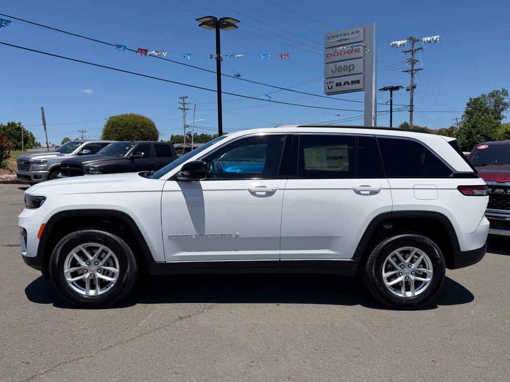 New 2026 Jeep Grand Cherokee Laredo RWD image 7