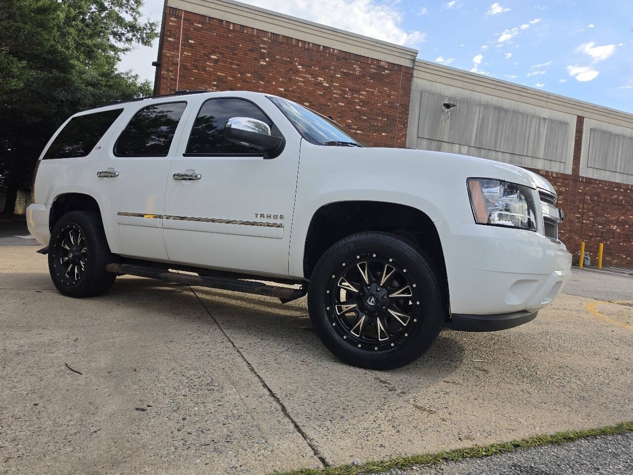Used 2010 Chevrolet Tahoe LTZ AWD/4WD image 35
