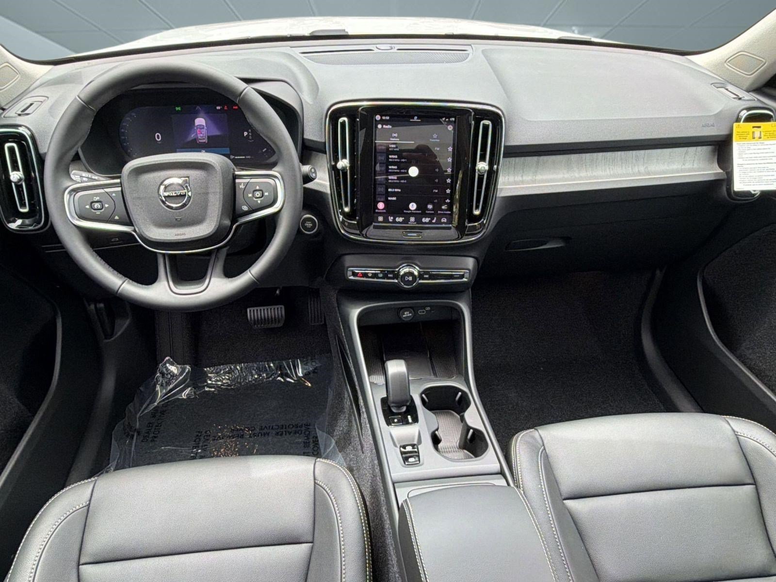 New 2026 Volvo XC40 B5 Core w/ Climate Package AWD/4WD image 16