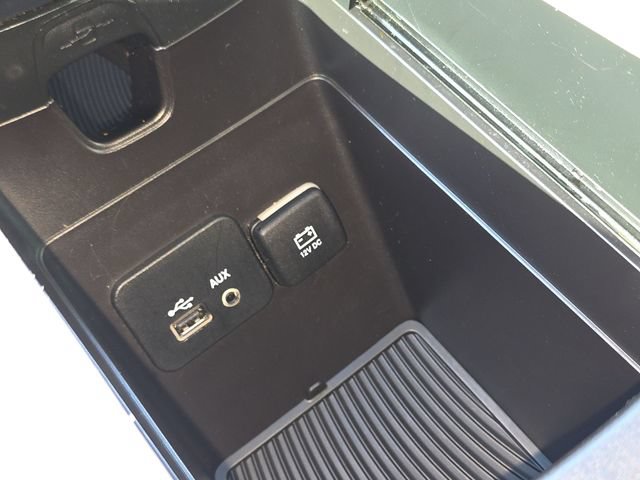 Used 2016 Chrysler 200 Limited w/ Convenience Group FWD image 30