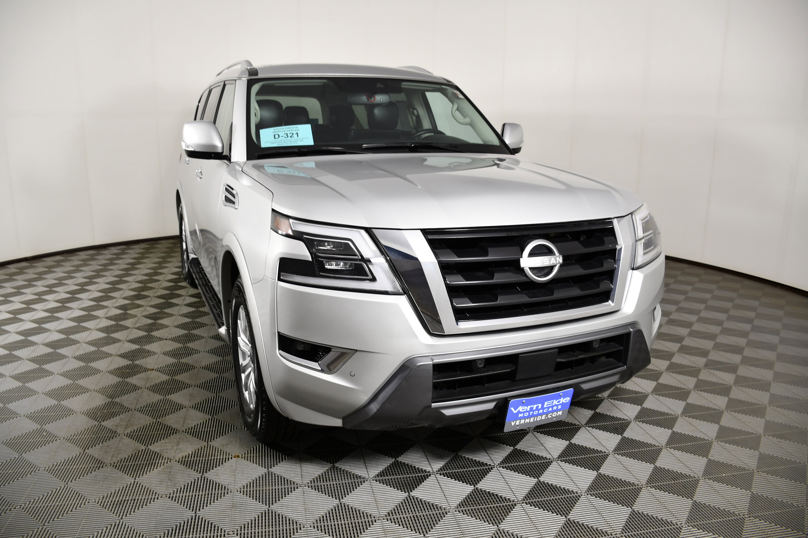 Used 2024 Nissan Armada SV image 3