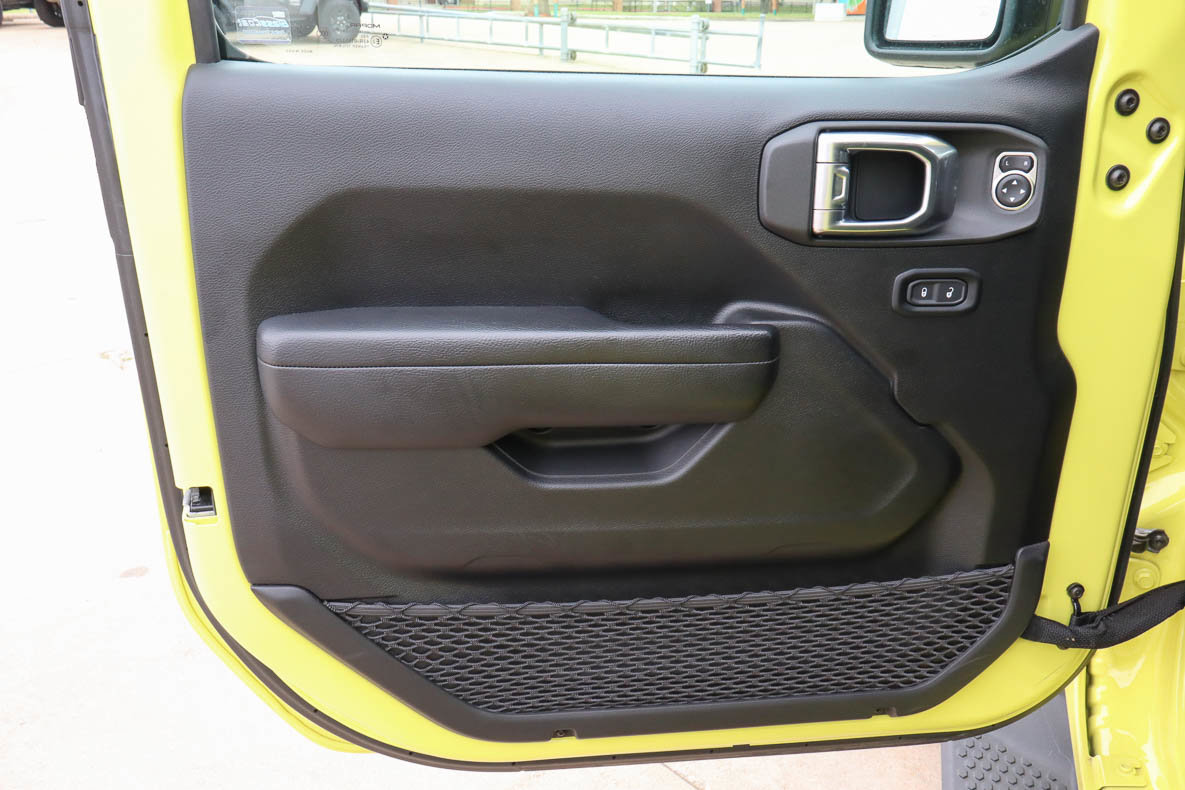 Used 2024 Jeep Wrangler Willys AWD/4WD image 17