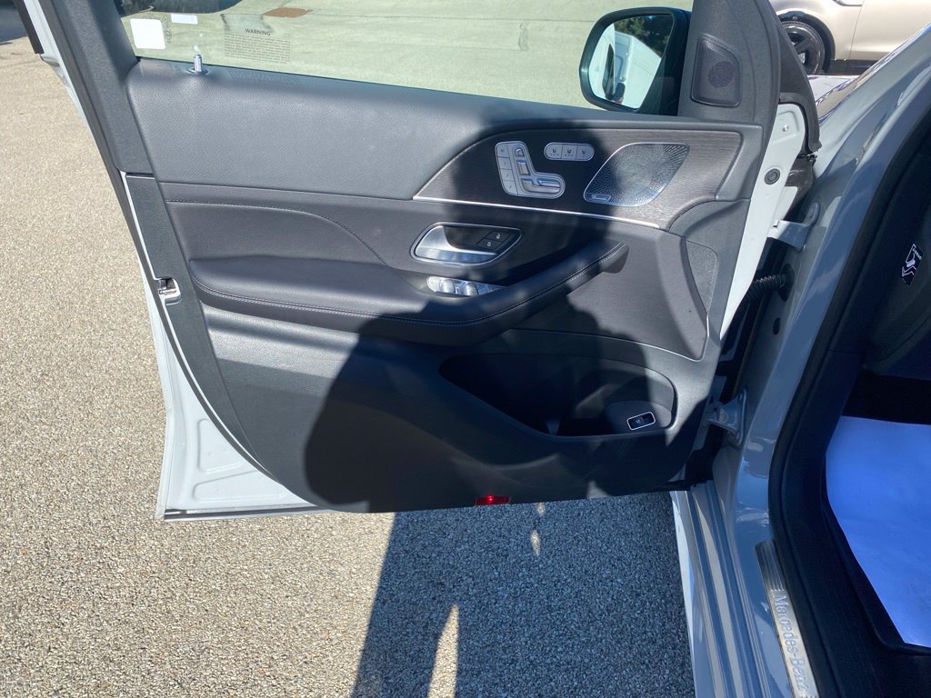 New 2026 Mercedes-Benz GLS 580 4MATIC image 17