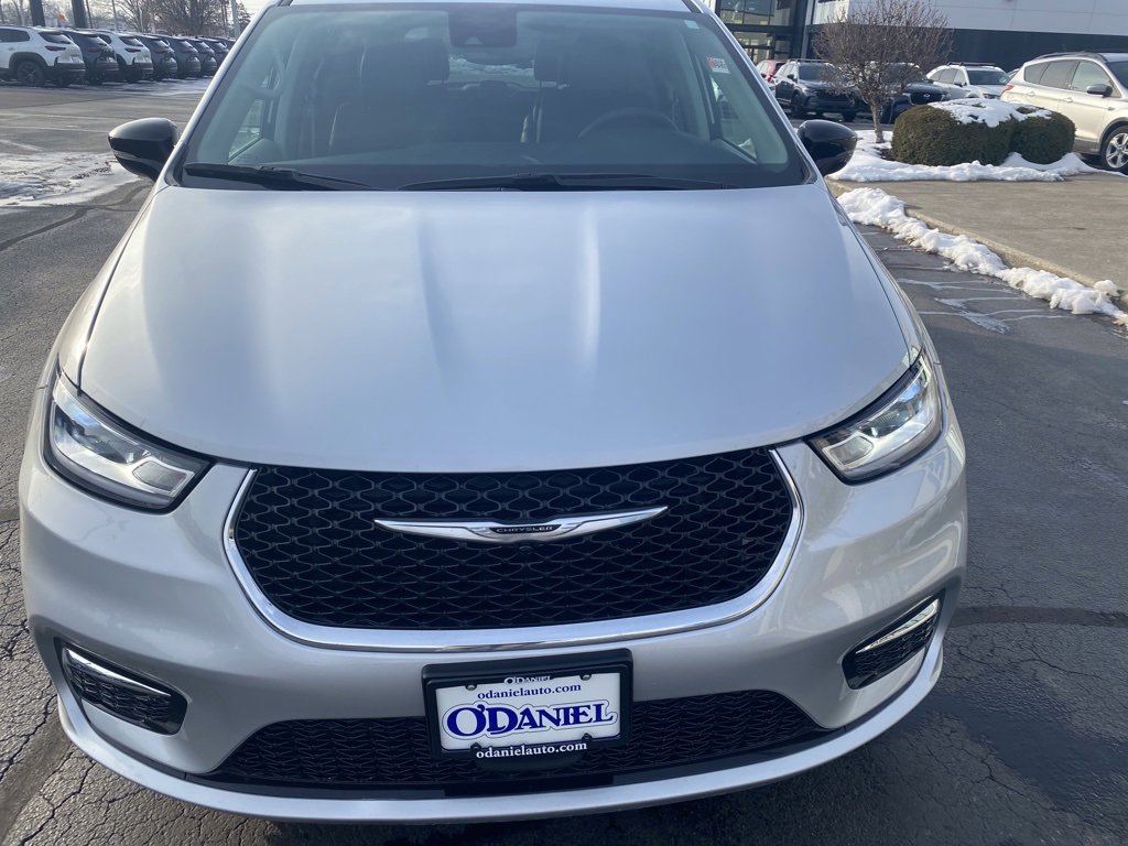 Used 2024 Chrysler Pacifica Touring-L image 21