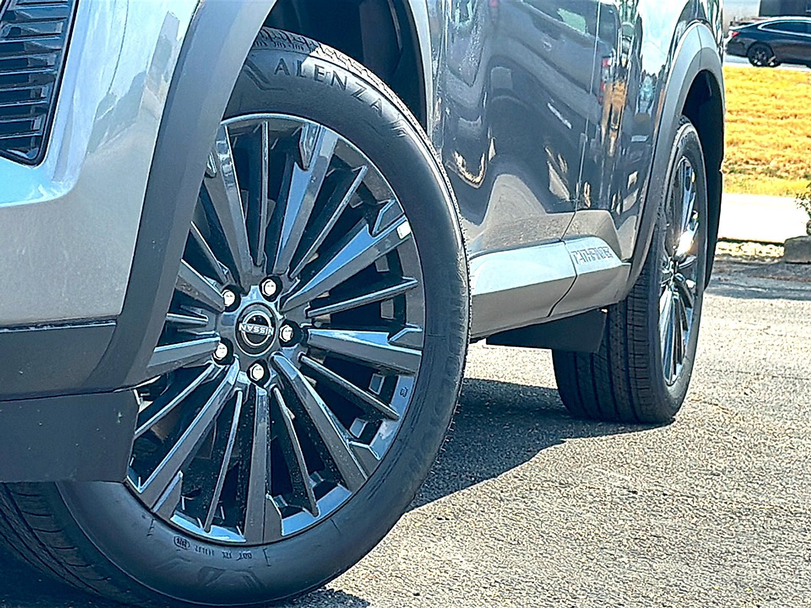 New 2026 Nissan Pathfinder SL w/ SL Premium Package FWD image 3