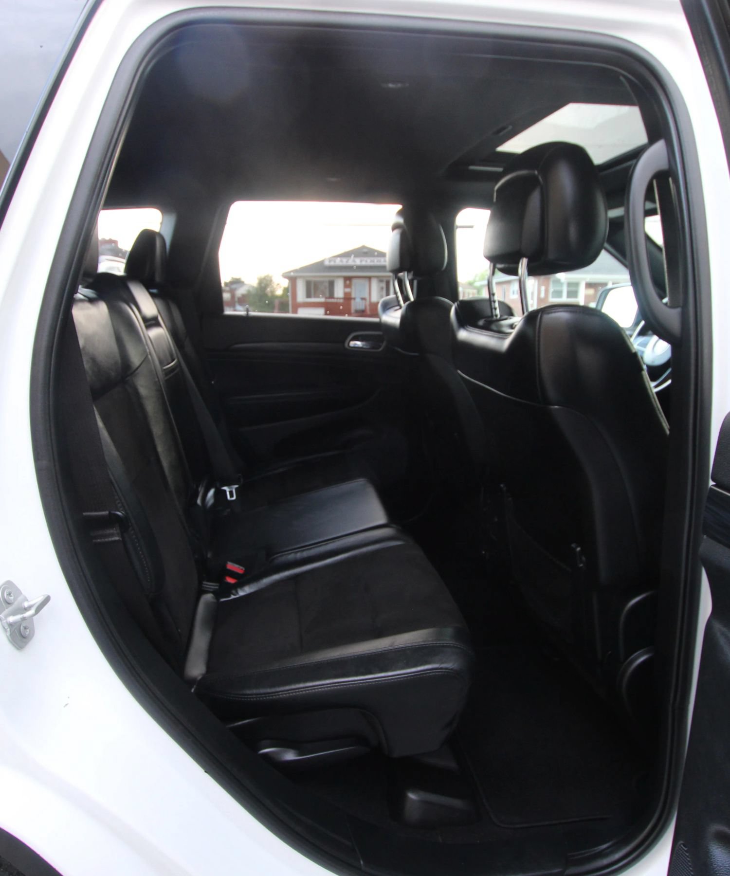 Used 2020 Jeep Grand Cherokee Laredo w/ Security & Convenience Group AWD/4WD image 12