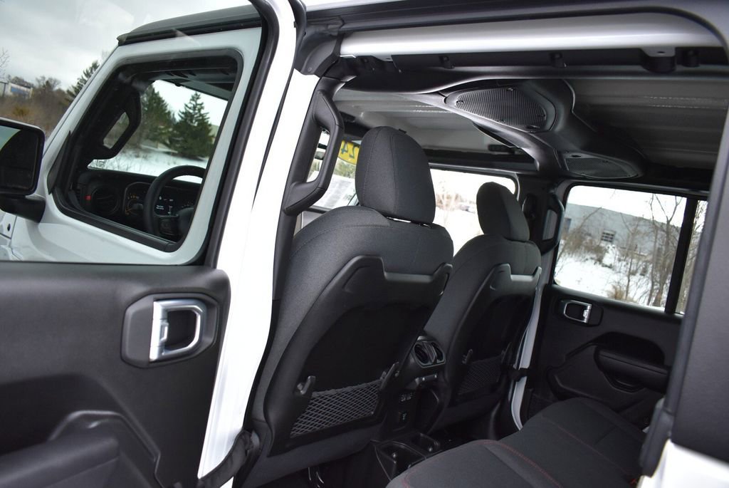 Used 2024 Jeep Gladiator Rubicon w/ Technology Group image 27