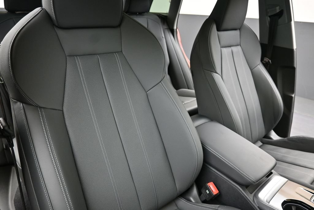 Certified 2025 Audi Q5 Premium Plus w/ Premium Plus AWD/4WD image 14