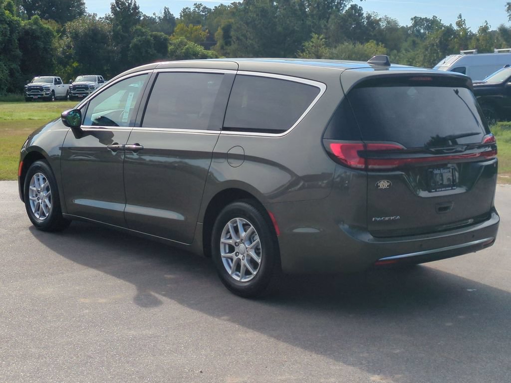 New 2027 Chrysler Pacifica Select FWD image 6