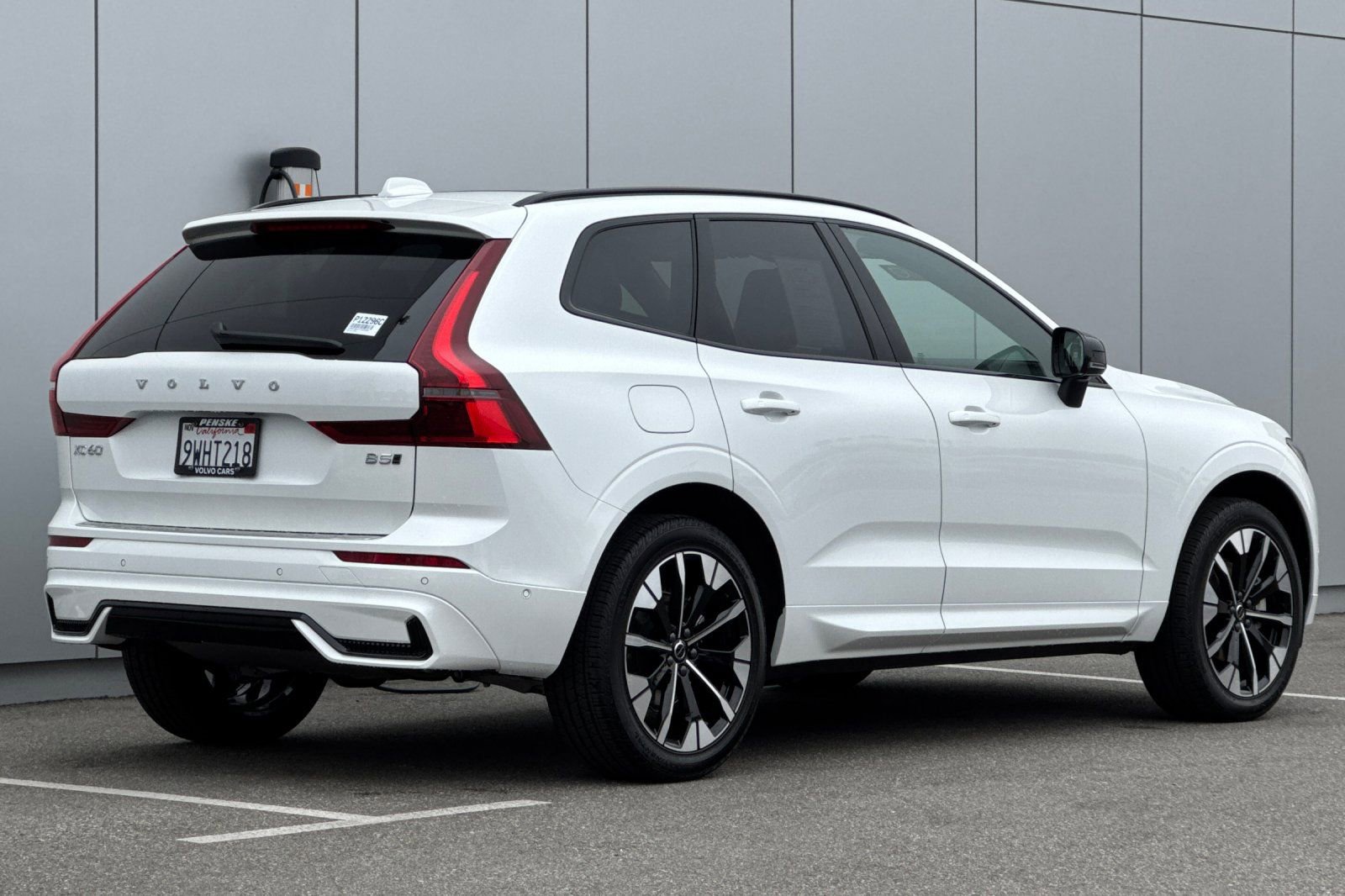 Certified 2026 Volvo XC60 B5 Plus w/ Climate Package PRO AWD/4WD image 5