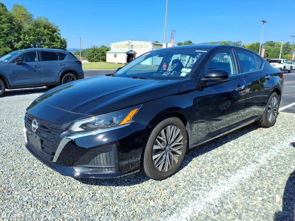 Used 2023 Nissan Altima 2.5 SV
