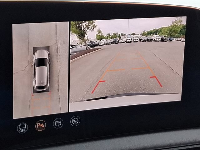 Certified 2025 Cadillac Optiq Luxury 2 w/ LPO, Floor Liner Package AWD/4WD image 17