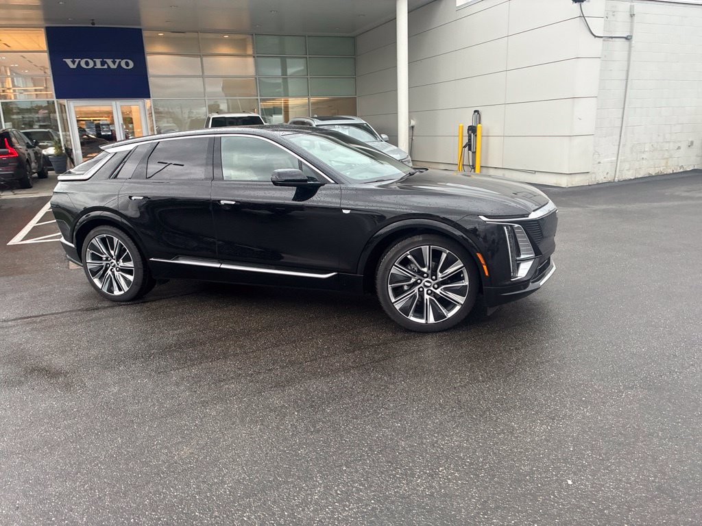 Used 2026 Cadillac Lyriq Signature Luxury w/ Nappa Leather Package AWD/4WD image 3