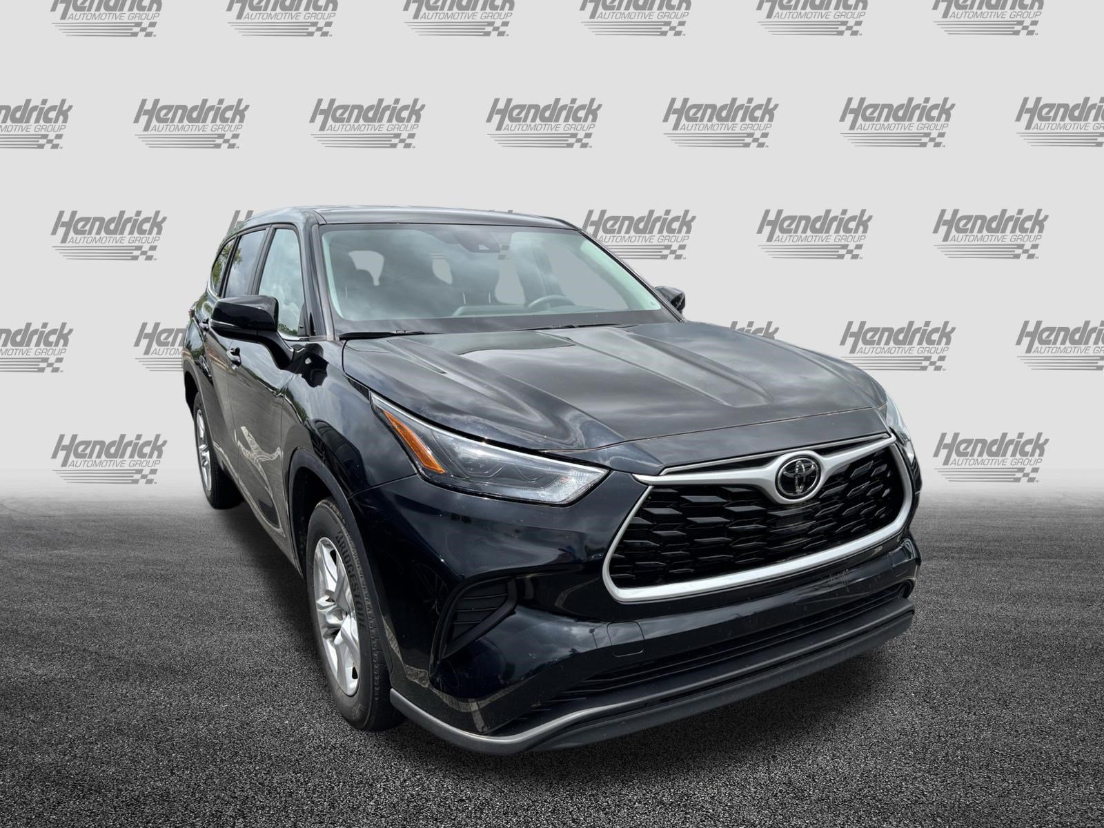Used 2023 Toyota Highlander L FWD image 2