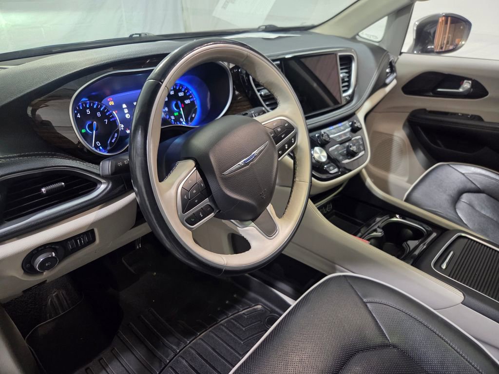 Used 2021 Chrysler Pacifica Limited AWD/4WD image 6