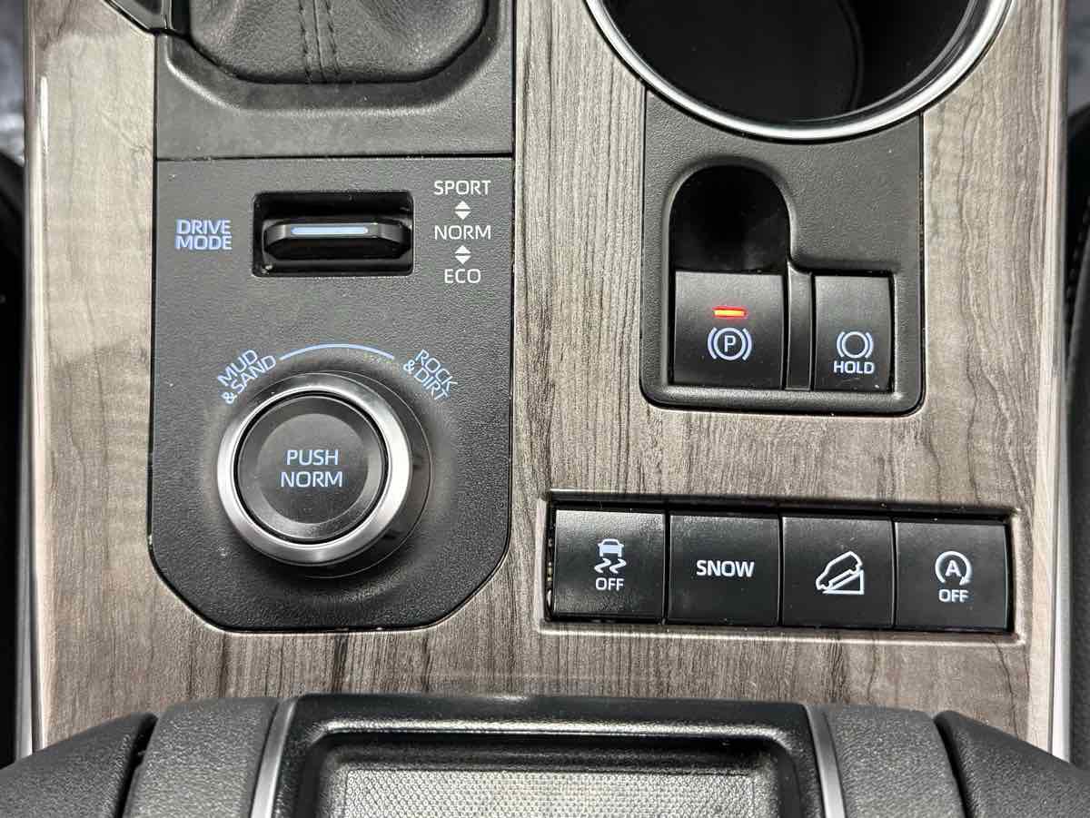 Used 2021 Toyota Highlander Limited image 26