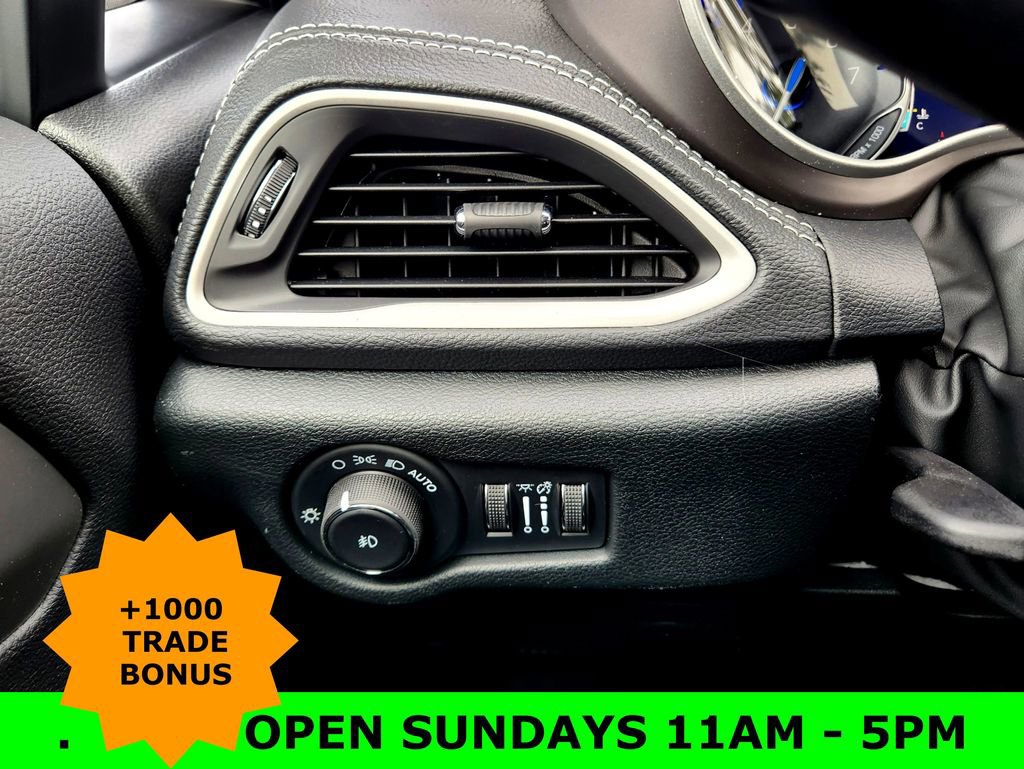 New 2025 Chrysler Pacifica Select image 13