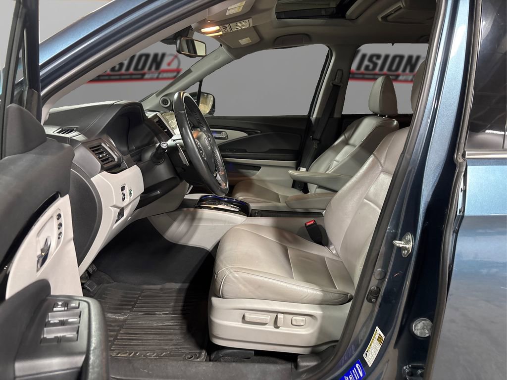 Used 2017 Honda Pilot Touring image 9