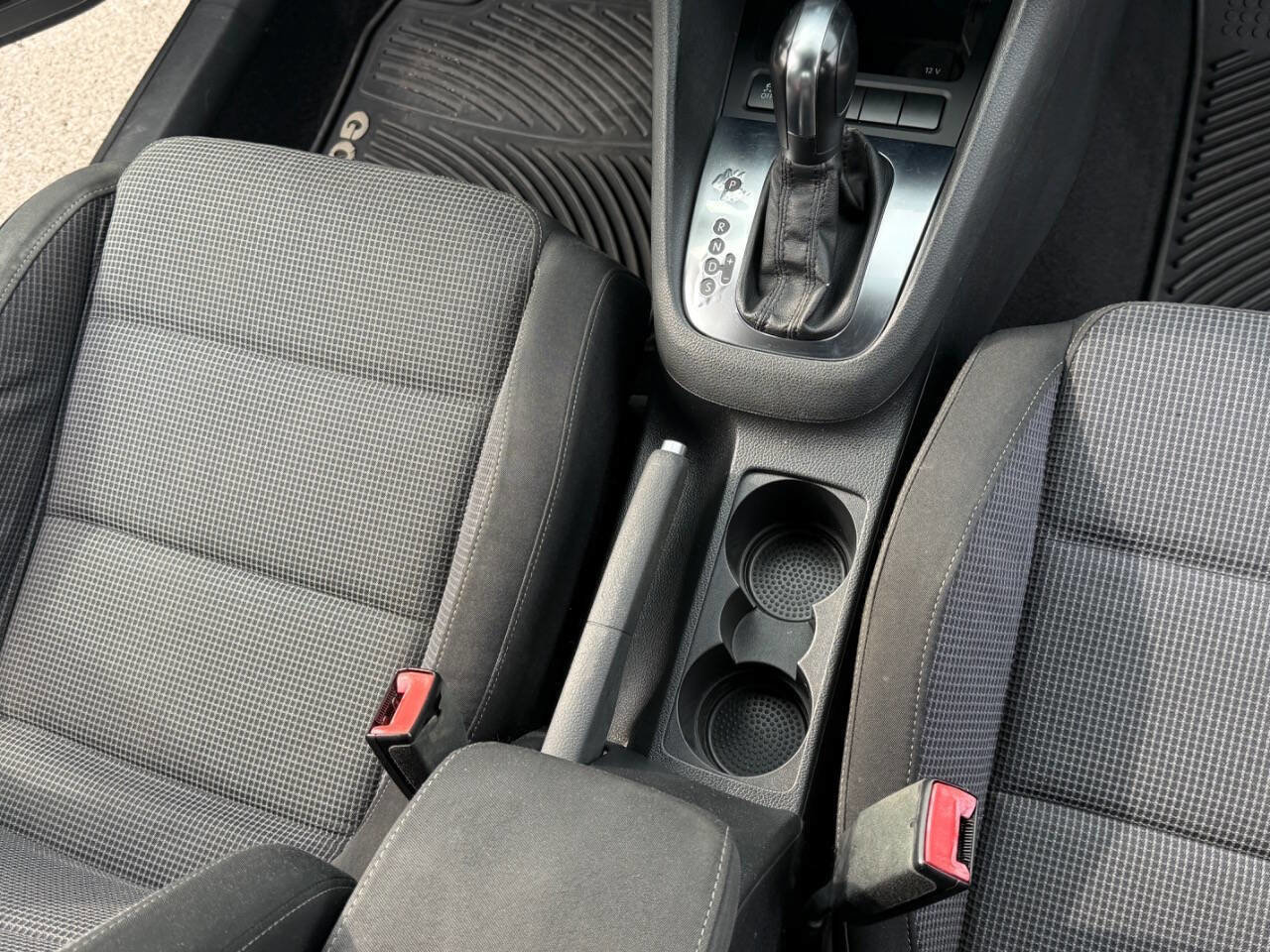 Used 2014 Volkswagen Golf 4-Door image 25