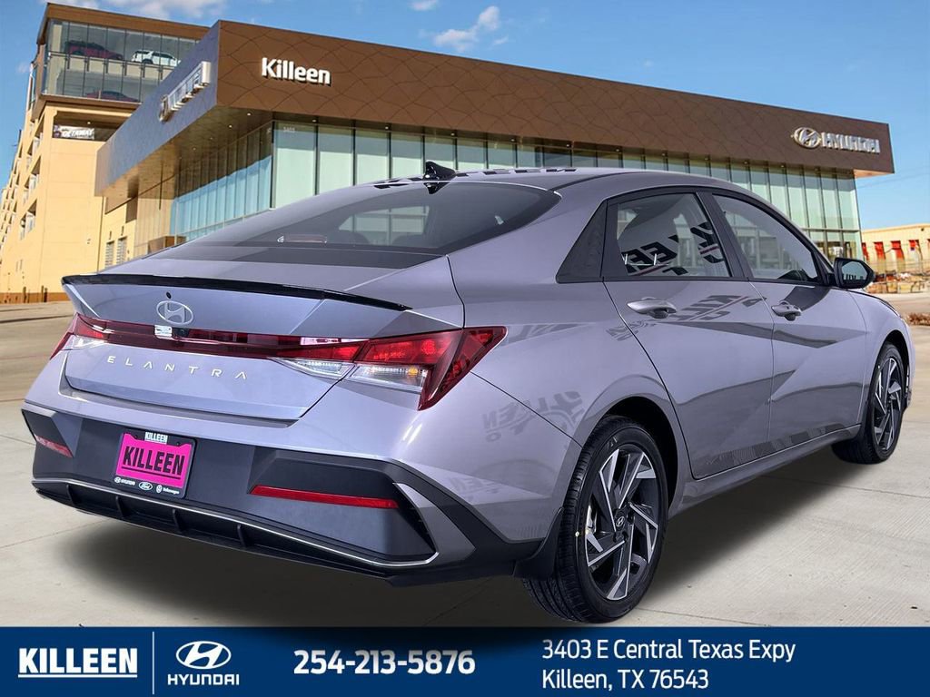 Used 2025 Hyundai Elantra Sport image 9