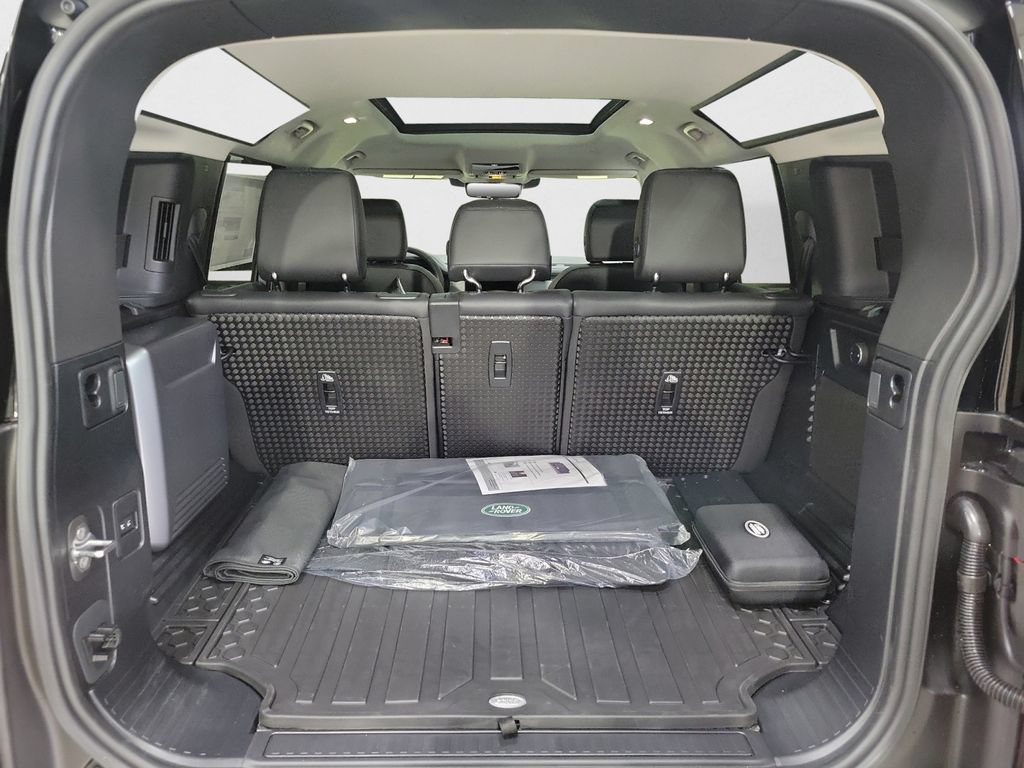 Used 2024 Land Rover Defender 110 SE AWD/4WD image 29