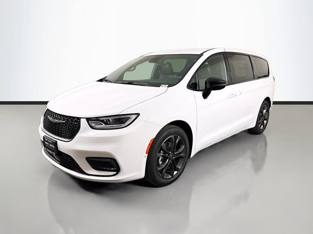 New 2026 Chrysler Pacifica Select image 3