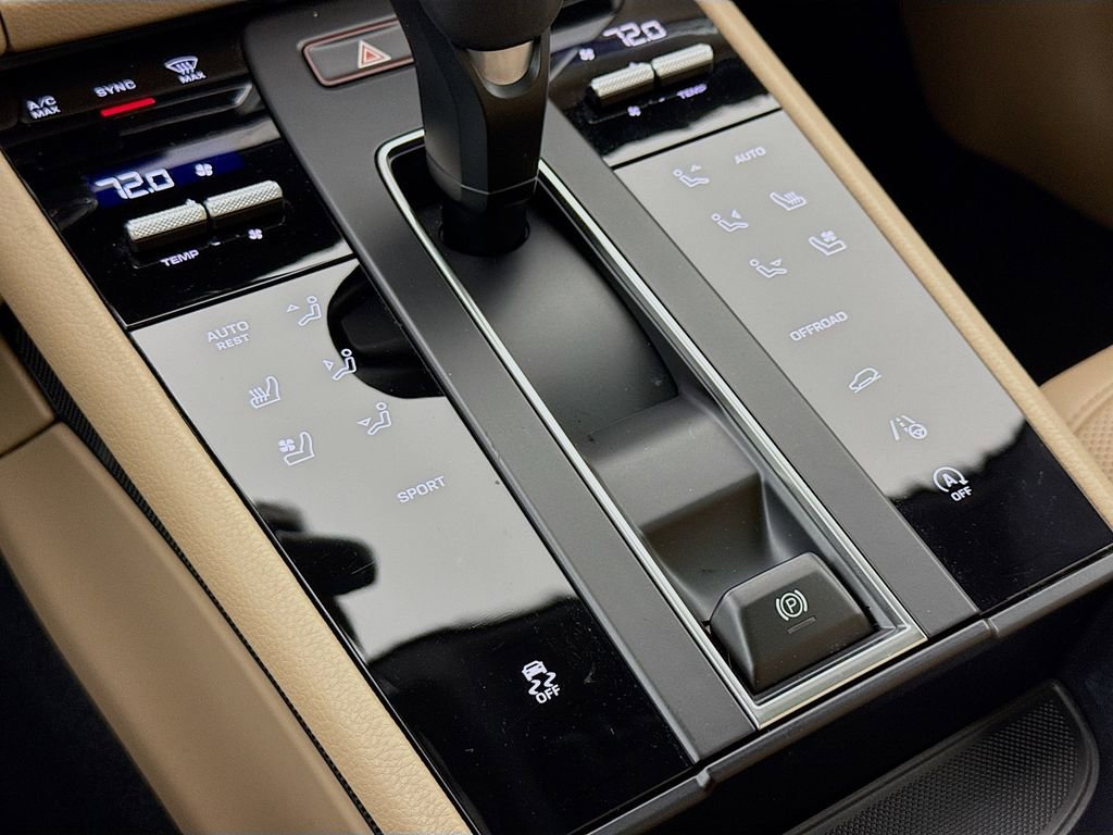 Certified 2025 Porsche Macan image 23