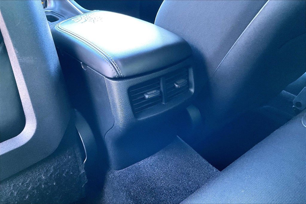 Used 2018 Dodge Challenger SXT w/ Driver Convenience Group RWD image 32