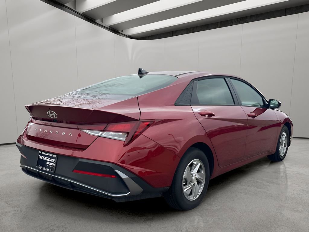 Used 2025 Hyundai Elantra SE FWD image 5