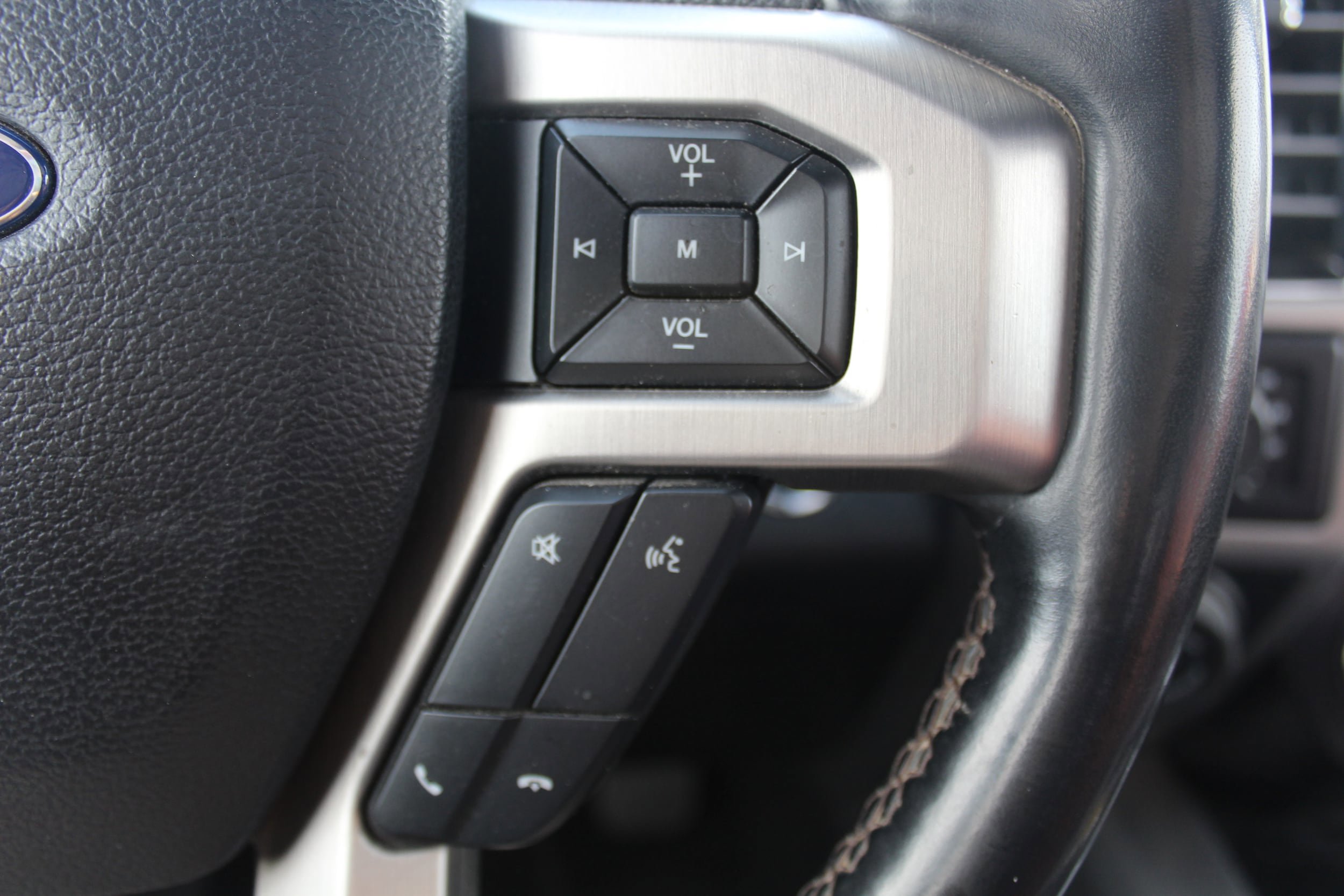 Used 2019 Ford F150 Platinum w/ Equipment Group 701A Luxury AWD/4WD image 11