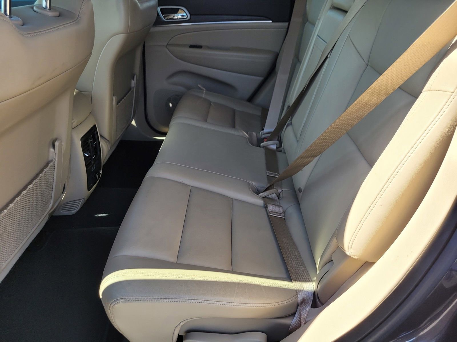 Used 2019 Jeep Grand Cherokee Limited image 11