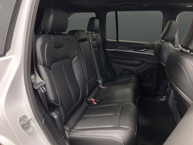 New 2025 Jeep Grand Cherokee Limited w/ Black Appearance Package image 32