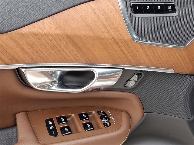 Used 2025 Volvo XC90 B5 Plus w/ Protection Package Premier image 19