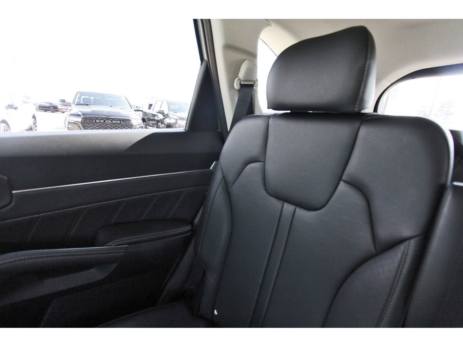 Used 2025 Kia Sorento SX image 14
