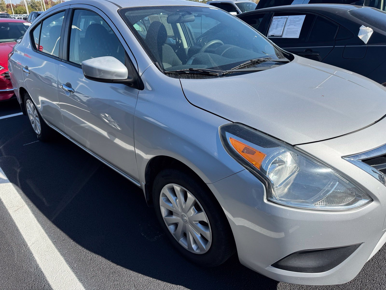 Used 2016 Nissan Versa SV FWD image 2