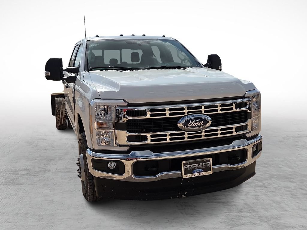 New 2026 Ford F350 XL w/ XL Chrome Package AWD/4WD image 2
