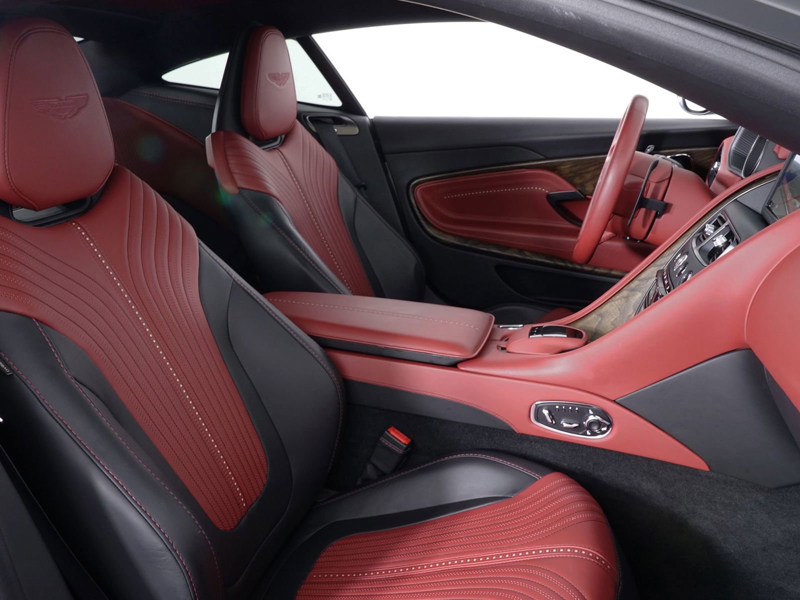 Used 2018 Aston Martin DB11 V12 image 13