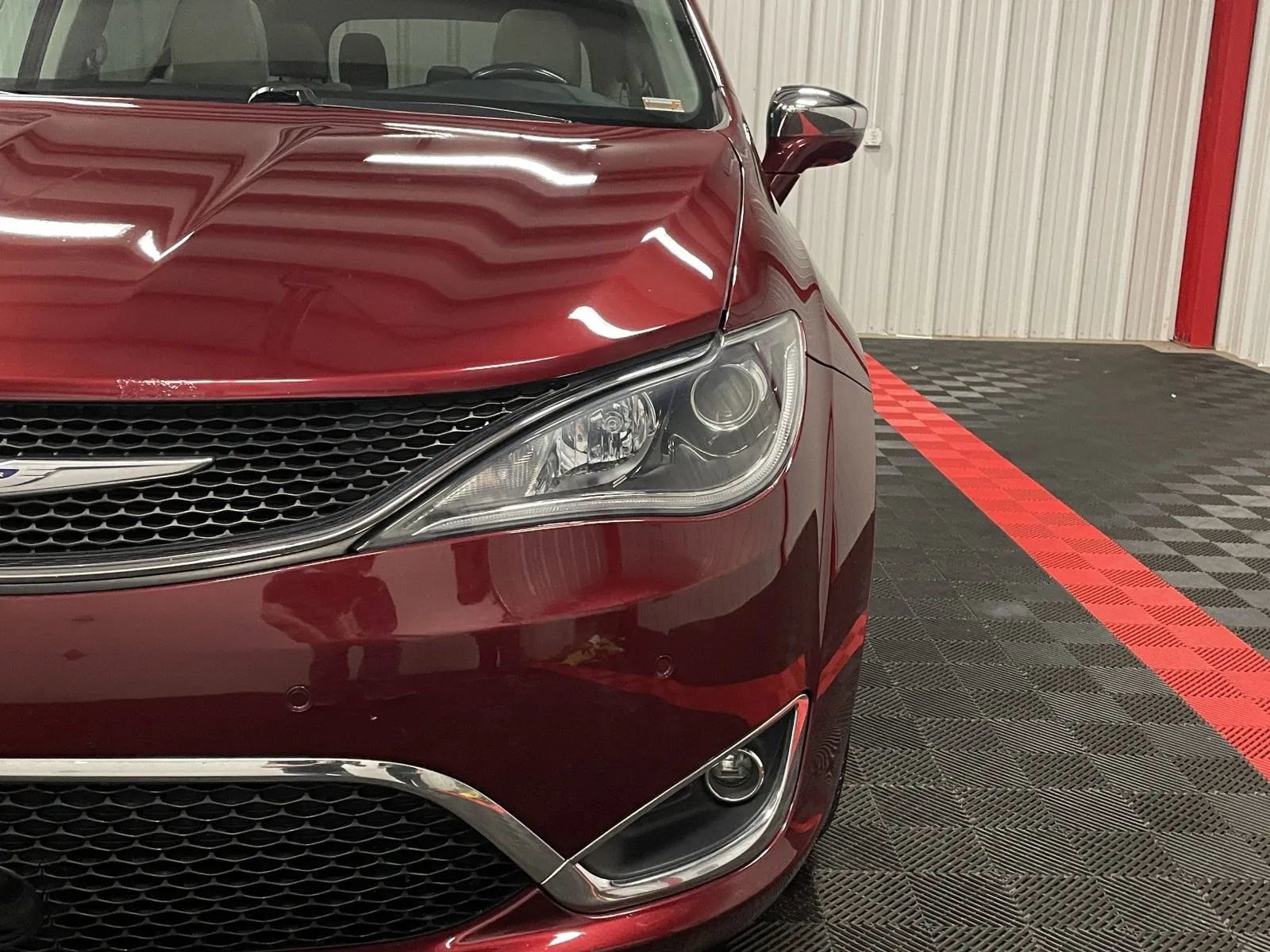 Used 2019 Chrysler Pacifica Limited w/ Tire & Wheel Group image 8