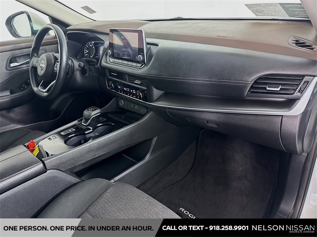 Used 2023 Nissan Rogue SV image 27