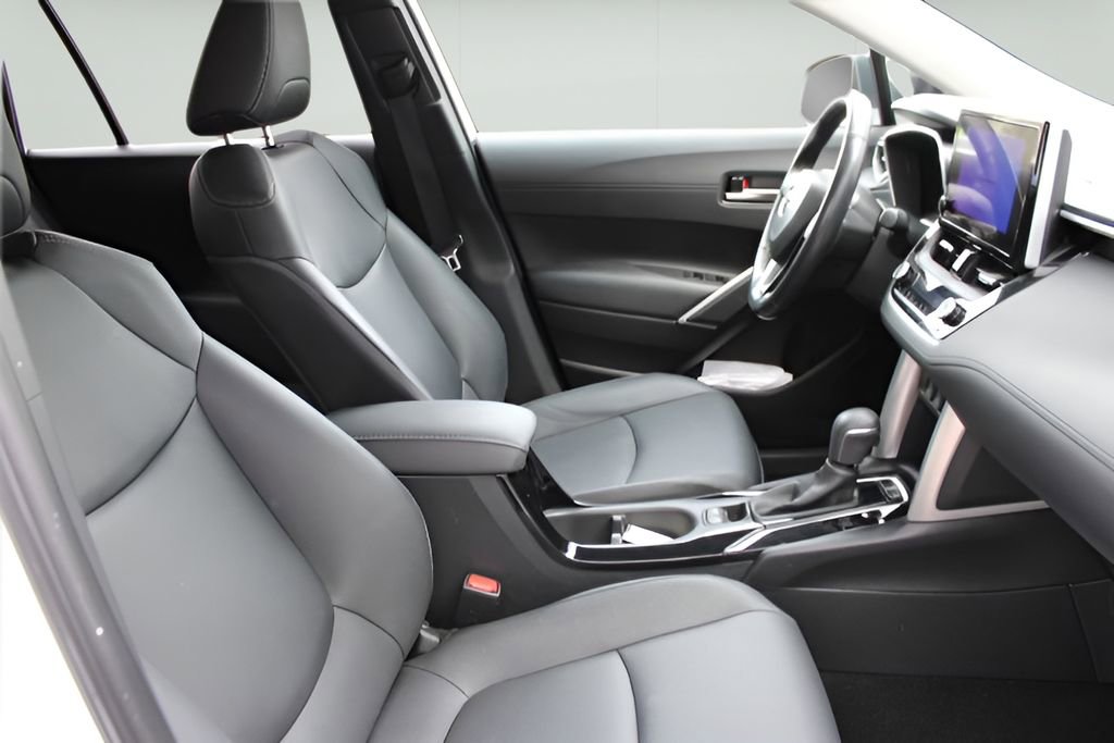 Used 2023 Toyota Corolla Cross XLE w/ Convenience Package image 25