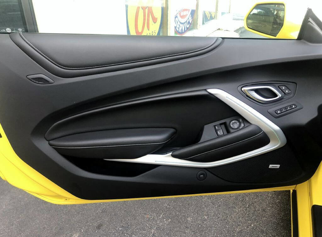Used 2018 Chevrolet Camaro SS image 15
